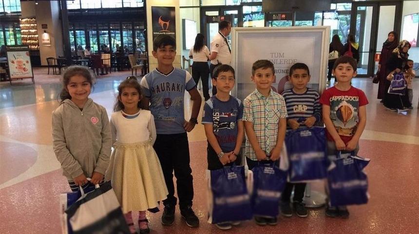 Yetimlere Giysi Ve Ayakkabı Yardımı