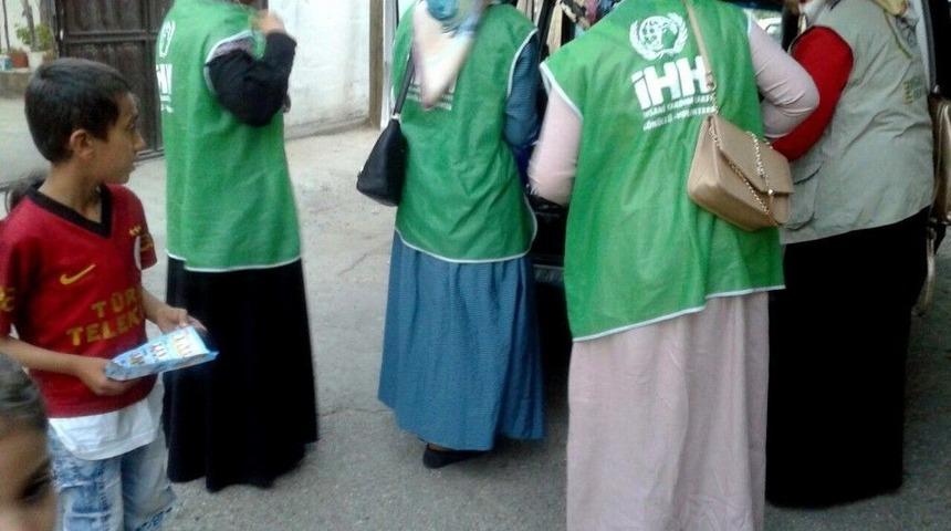 İhh G&ouml;n&uuml;ll&uuml;s&uuml; Bayanlar Yetimlerle Bir Oldu