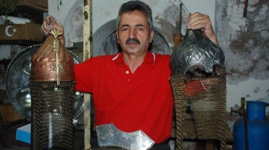 Tokatlı Bakırcı Ustası Diriliş Ertuğrul&rsquo;a Zırh Ve Miğfer Yapıyor