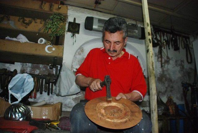 Tokatlı Bakırcı Ustası Diriliş Ertuğrul&rsquo;a Zırh Ve Miğfer Yapıyor 1