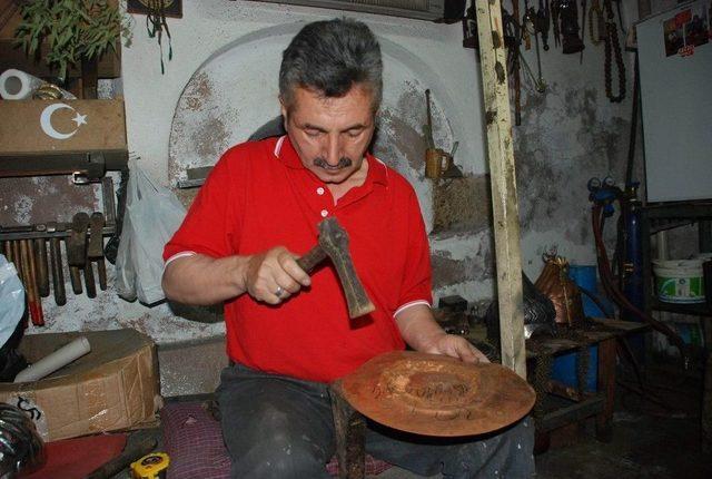 Tokatlı Bakırcı Ustası Diriliş Ertuğrul&rsquo;a Zırh Ve Miğfer Yapıyor 2
