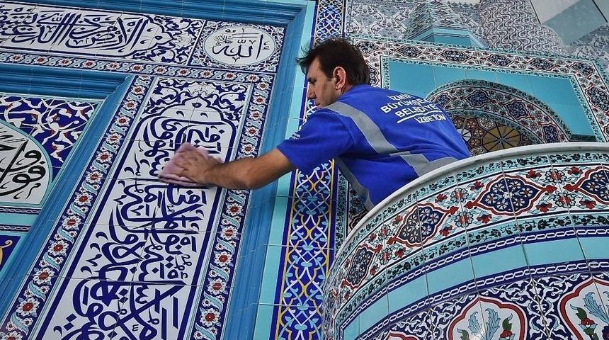 Kutsal Mekanlarda Bayram Temizliği