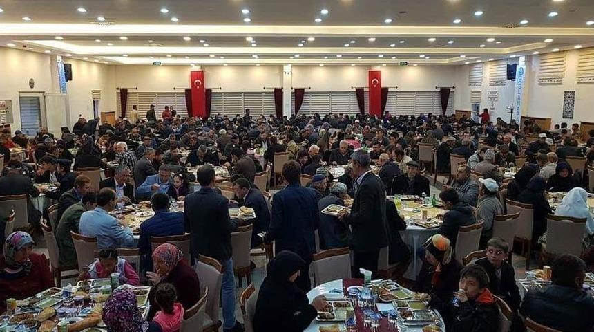 Aslanapa Kaymakamlığından Bin 500 Kişiye İftar
