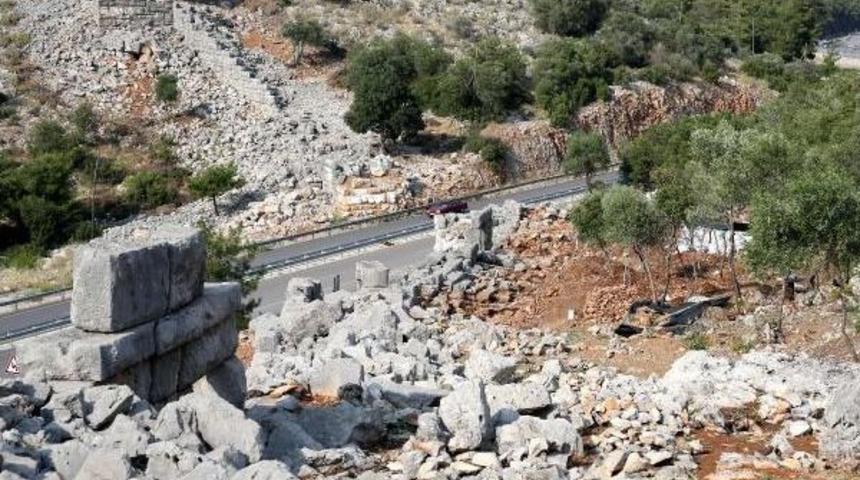 B&uuml;y&uuml;k İskender'in Fethedemediği Termessos'ta 2300 Yıllık Yol Bulundu