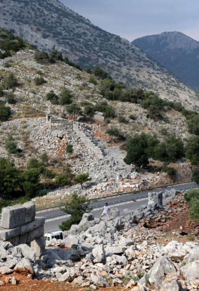 Büyük İskender'in Fethedemediği Termessos'ta 2300 Yıllık Yol Bulundu