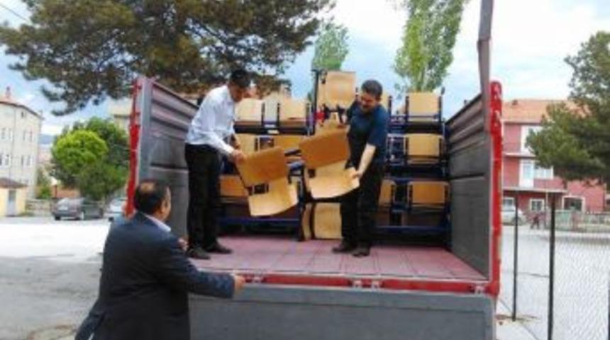 İdareci Ve &Ouml;ğretmenler Okul Sırası Taşıdı