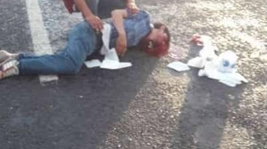 Pikap 2 Yayaya &Ccedil;arpıp Kayıplara Karıştı