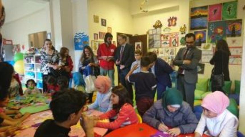 Ab Delegasyon Başkanı Berger, Kızılay Toplum Merkezini Ziyaret Etti