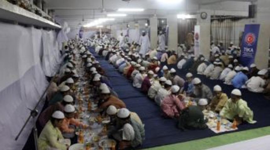 Tika&rsquo;dan Bangladeş&rsquo;te 600 Kişilik İftar