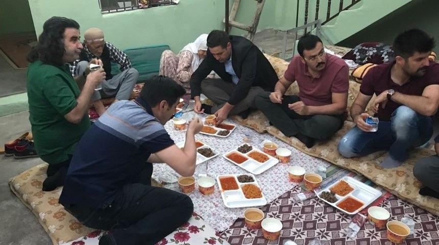 Başkan G&uuml;len&ccedil; &Ccedil;at Kapı Ziyaretlerini S&uuml;rd&uuml;r&uuml;yor