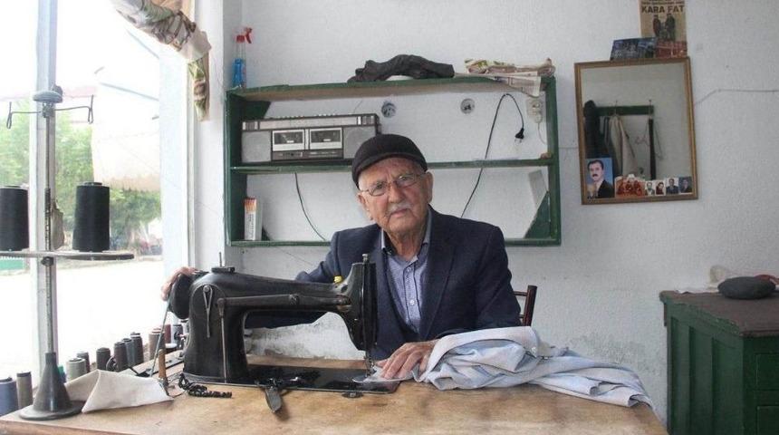 71 Yıllık Dikiş Makinesiyle Teknolojiye Meydan Okuyor