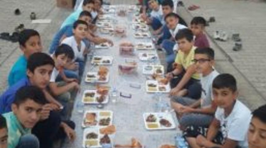 Akcan &Ouml;ğrenciler Birlikte İftar Yaptı