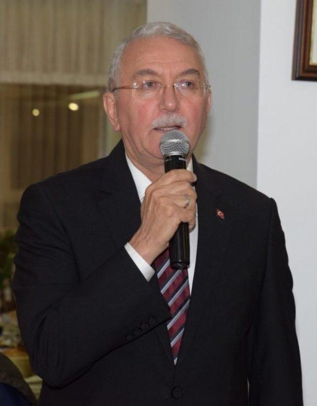 Esogü Rektörü Gönen, Suriyeli Ve Iraklı Mültecilerle İftarda Bir Araya Geldi 1