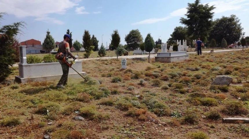 Mezarlıklarda Bayram Temizliği