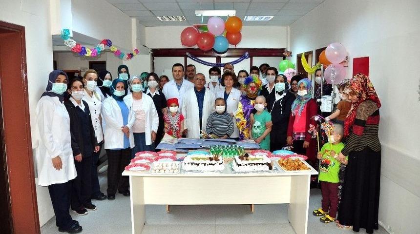 Meram Tıp Fak&uuml;ltesi&rsquo;nde &Ccedil;ocuklar Bayramı Erken Yaşadı