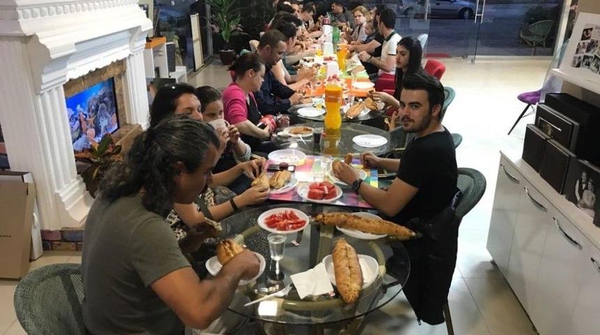 Fotoğraf Sevdalılarından Gazetecilere İftar