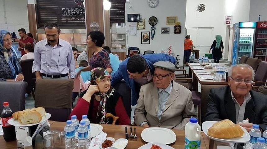 Yaşlı &Ccedil;ınarlara İftar Yemeği Verildi