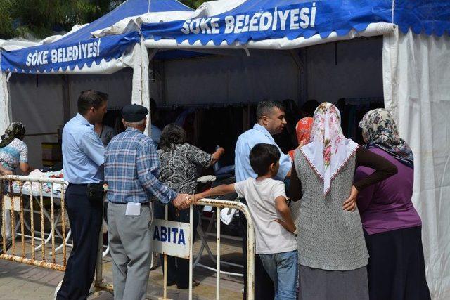 Söke Belediyesi Bayram Öncesi İhtiyaç Sahiplerini Sevindirdi