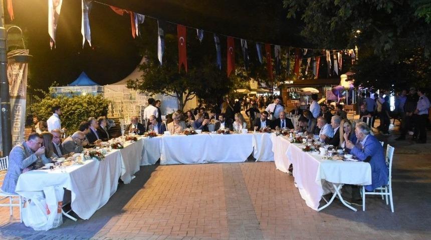 İstanbul Boğazı Belediyeler Birliği &Uuml;yeleri Sahurda Buluştu
