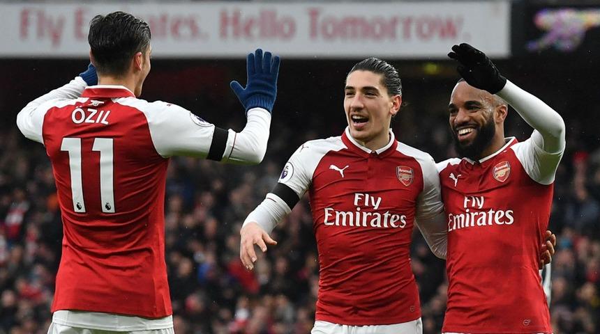 Lacazette, Mesut Özil'e başarı diledi