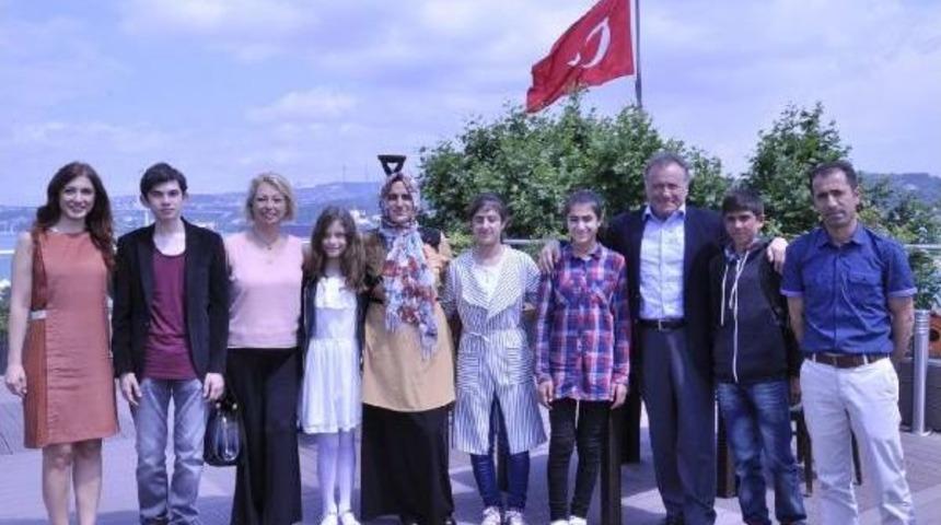 Enver Y&uuml;cel, Teog &lsquo;Da Başarılı Olan &Ouml;ğrencileri İstanbul'da Ağırladı