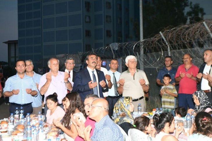 Başkan Çetin, Ceyhan Ve Yüreğir Halkıyla İftar Açtı