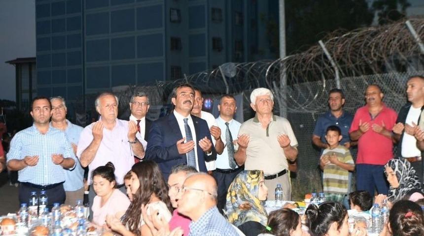 Başkan &Ccedil;etin, Ceyhan Ve Y&uuml;reğir Halkıyla İftar A&ccedil;tı