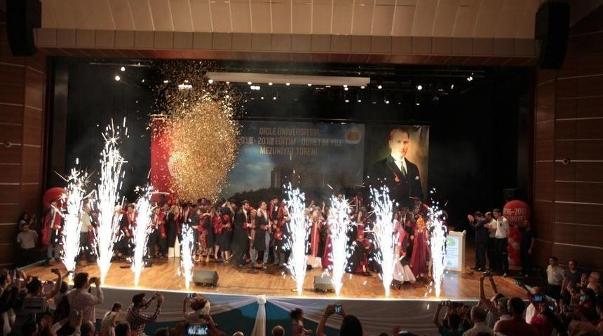 D&uuml; Tıp Fak&uuml;ltesi Mezunları Diplomalarını Aldı
