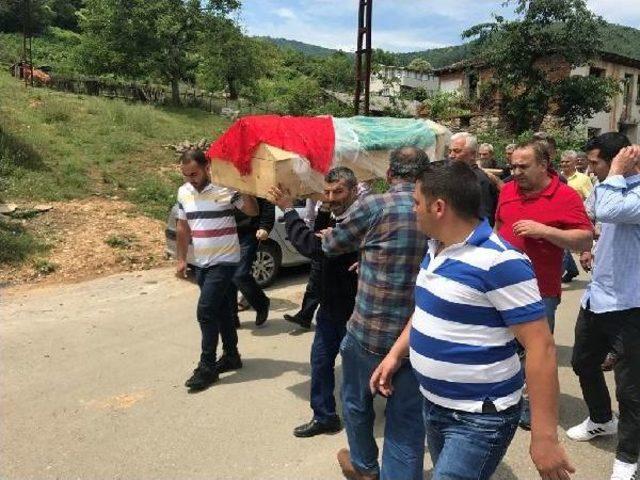 Almanya’Da Uçurumdan Düşen Melek, Bursa'da Toprağa Verildi