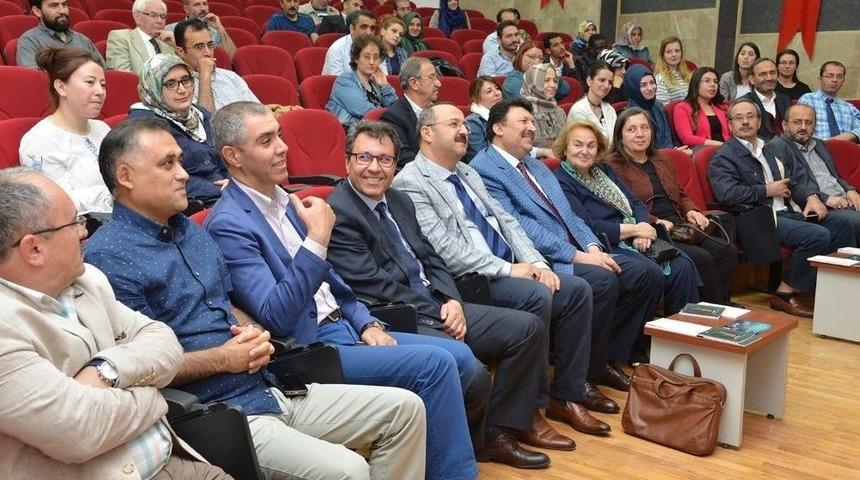 Sel&ccedil;uk&rsquo;ta Hz Mevlana&rsquo;nın Eserlerinde Oru&ccedil; Konuşuldu.