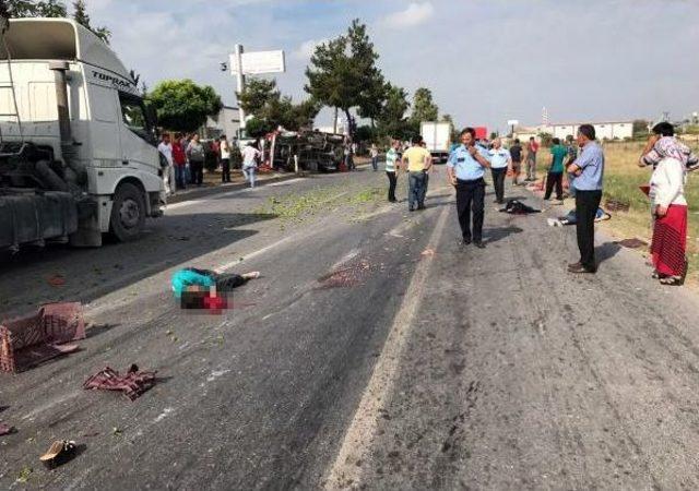 Tarım Işçisi Taşıyan Kamyonet Tır'a Çarptı: 3 Ölü, 5 Yaralı