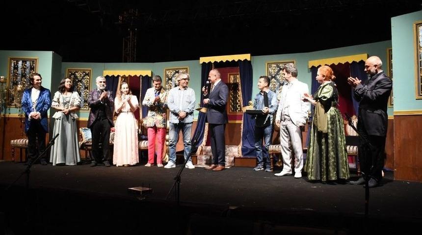 Şehr-i Şahane Kumpanyası Ve Akidezadeler Oyunu D&uuml;zcelilerden Beğeni Aldı