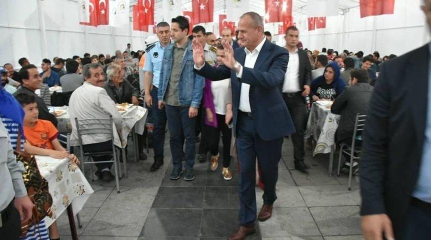 D&uuml;zce Belediye Başkanı Mehmet Keleş Orucunu &Ccedil;adırda A&ccedil;tı