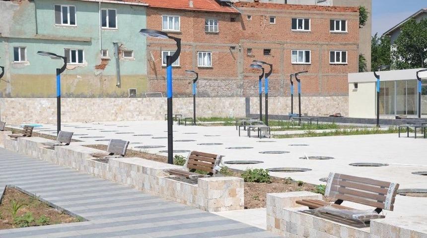 Soma İstasyon Parkı Ve Meydan Projesi &Ccedil;alışmaları S&uuml;r&uuml;yor