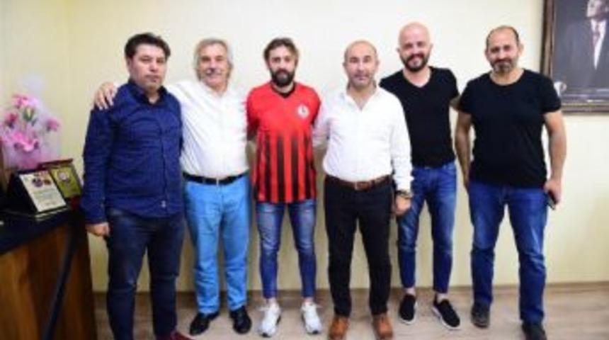 Orhangazi Belediyespor Kadir Gezer'le Imzaladı