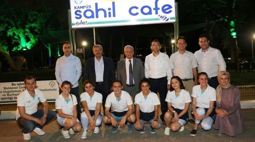Burhaniye&rsquo;de Rekt&ouml;r &Ouml;zdemir Ve Başkan Uysal&rsquo;ın Sahil Kafe Ziyareti