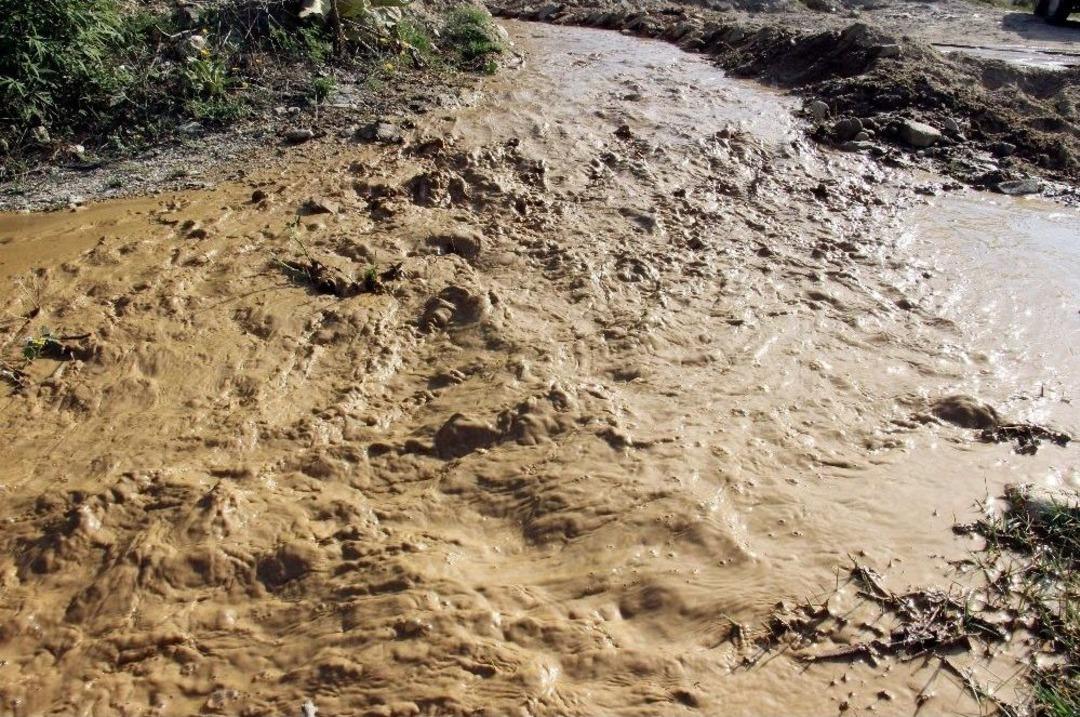 Aydın&rsquo;da Jeotermal Su, Evlerin Ardından Tarlaları Bastı