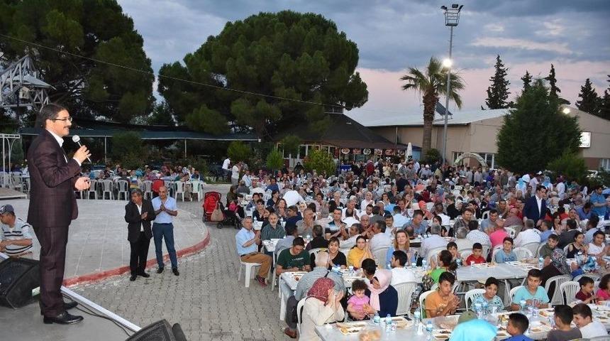 Şehzadeler Belediyesinden Karaoğlanlı&rsquo;da İftar