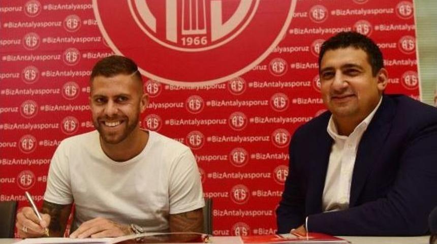 Antalyaspor Menez'le 3 Yıllık S&ouml;zleşme Imzaladı
