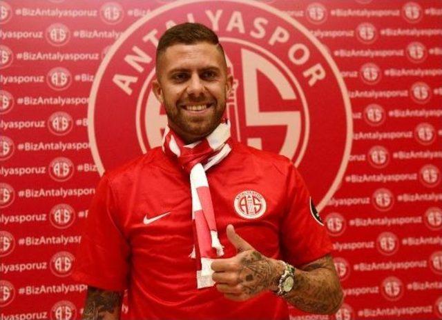 Antalyaspor Menez'le 3 Yıllık Sözleşme Imzaladı