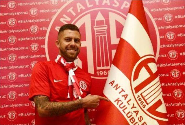 Antalyaspor Menez'le 3 Yıllık Sözleşme Imzaladı