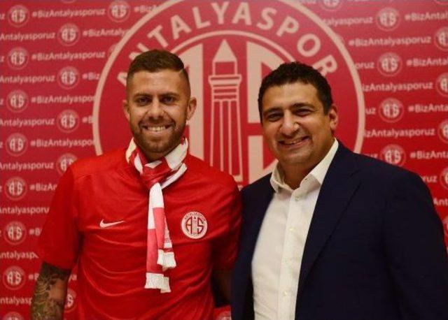 Antalyaspor Menez'le 3 Yıllık Sözleşme Imzaladı