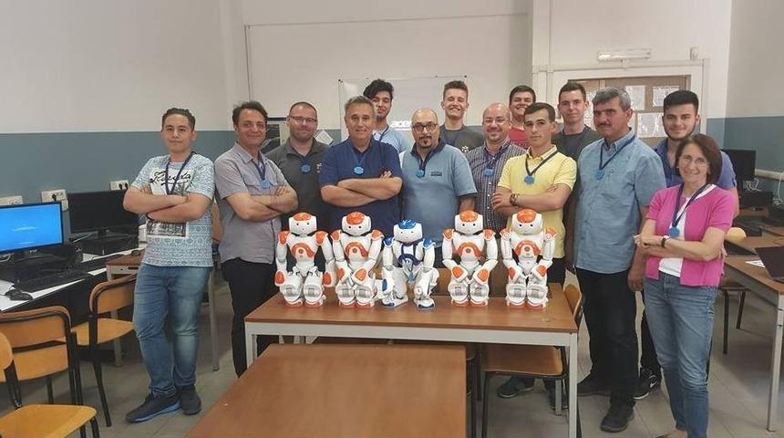 &Ouml;ğrenciler İtalya&rsquo;da Robot Eğitimi Aldı