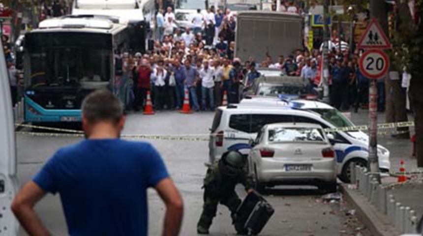 İstanbul'da ş&uuml;pheli valiz etrafında insan seli! G&ouml;r&uuml;nt&uuml; almak i&ccedil;in birbirleriyle yarıştılar