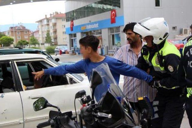 Çocuk Sürücü Ve Babası Polise Zor Anlar Yaşattı