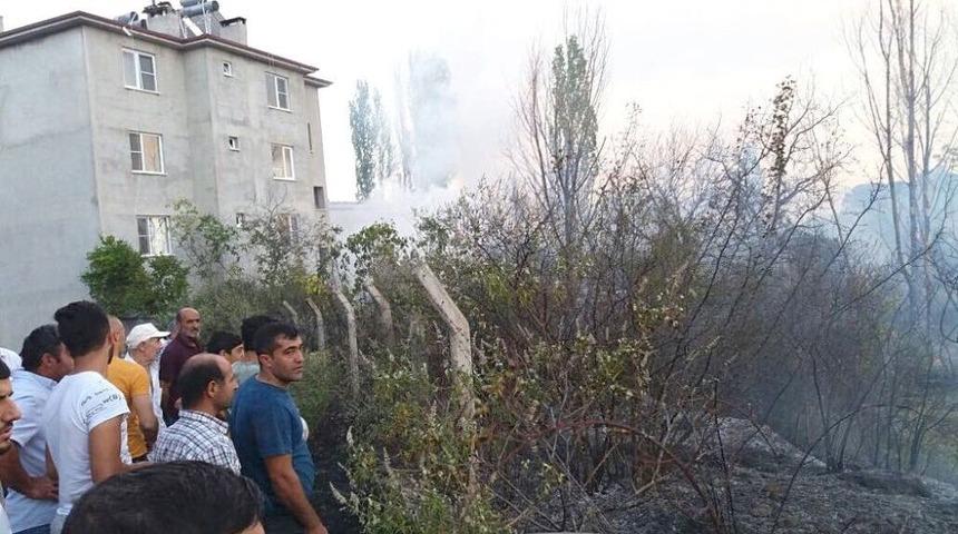 Edremit&rsquo;te Mahalleyi Ateşten İtfaiye Kurtardı