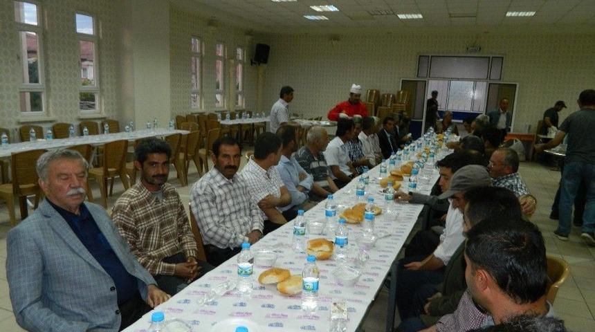 Belediye Başkanı K&uuml;&ccedil;&uuml;k Belediye &Ccedil;alışanları İle Bir Araya Geldi