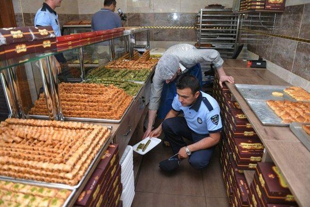 Bursa&rsquo;da Bayram &Ouml;ncesi Zabıtadan Tatlı İmalathanelerine Baskın 1
