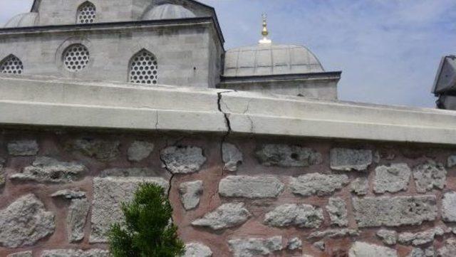 Mimar Sinan’In Son Eserlerinden Şemsi Paşa Cami’Nde ‘Kazık Çatlağı’ Iddiası