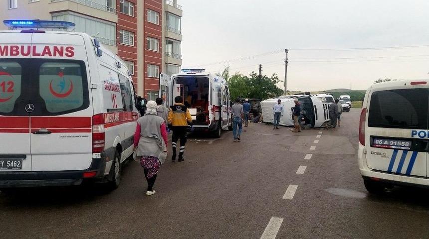 Ankara&rsquo;da Trafik Kazası: 11 Yaralı